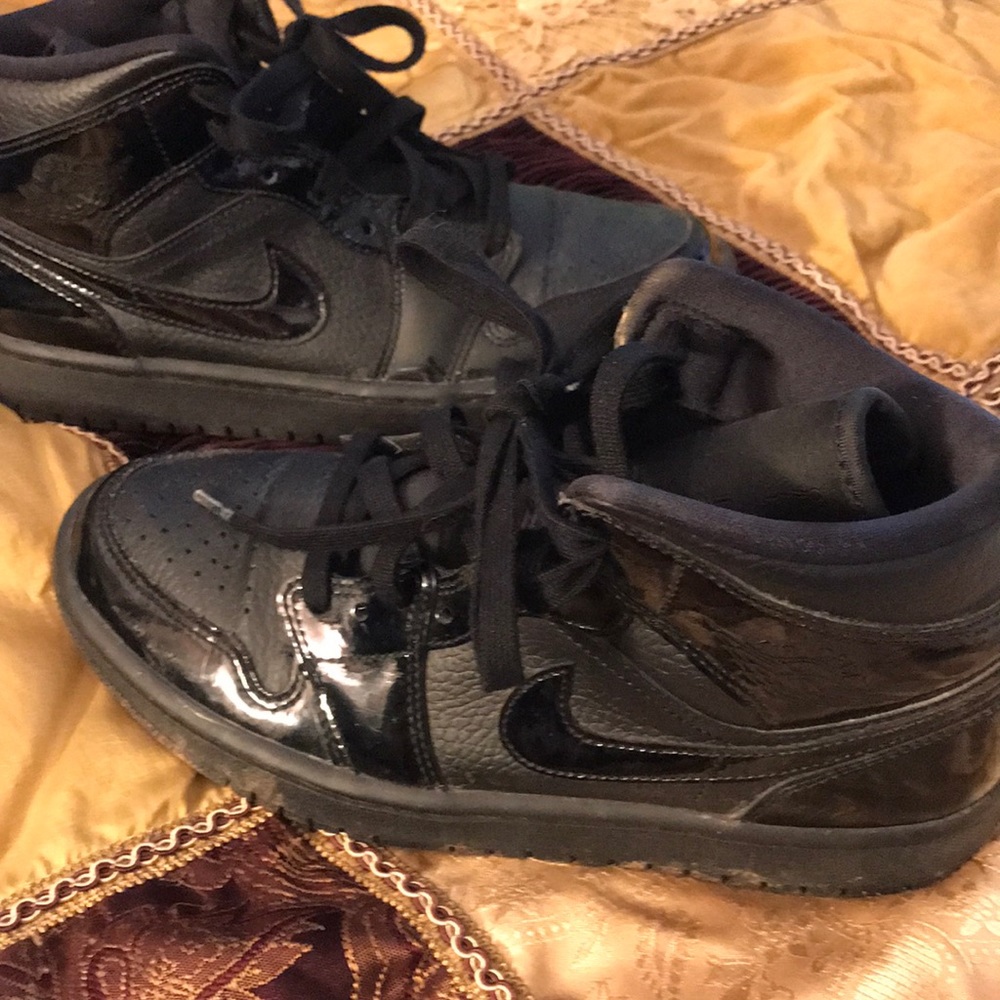 Air Force 1s black size 8